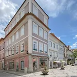 Apartmán History