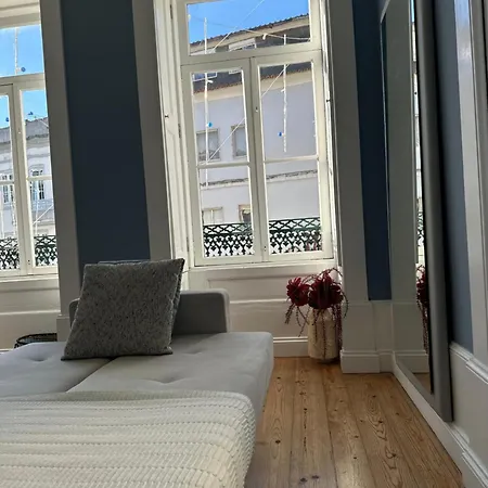 History * 아베이루